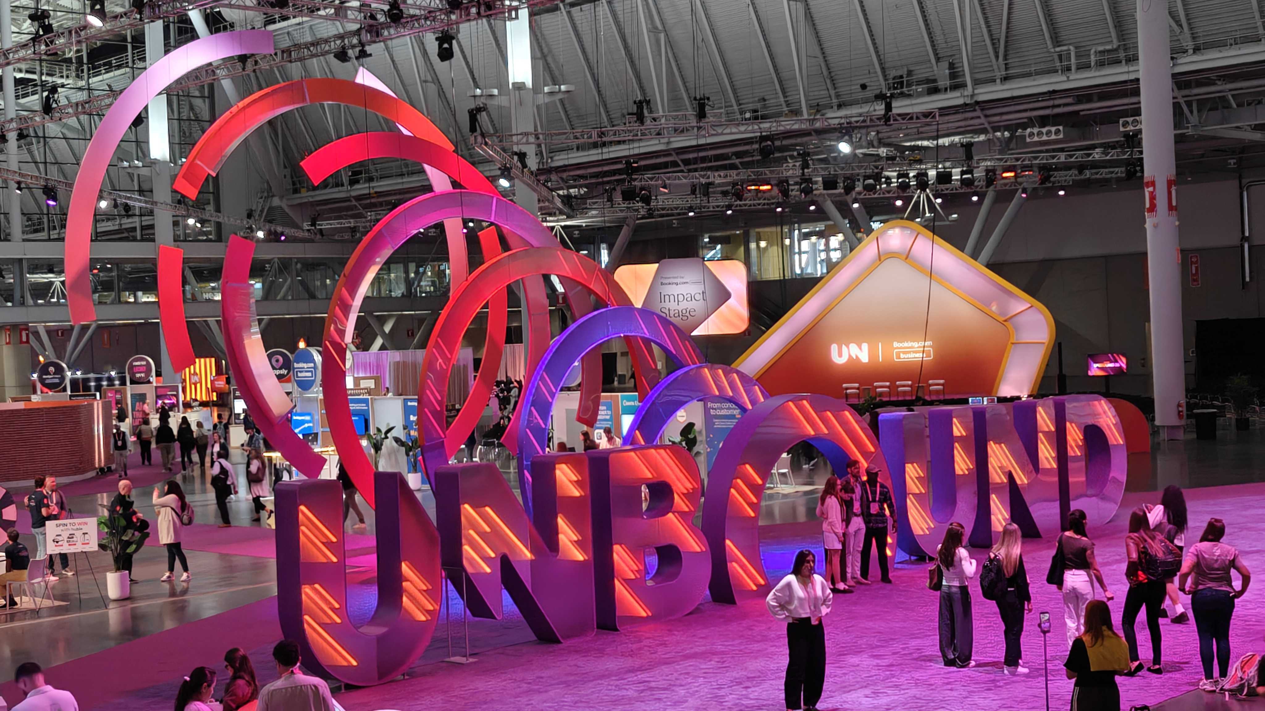 Giant illuminated UNBOUND letters and light arches on the HubSpot UNBOUND 2026 event floor in Boston